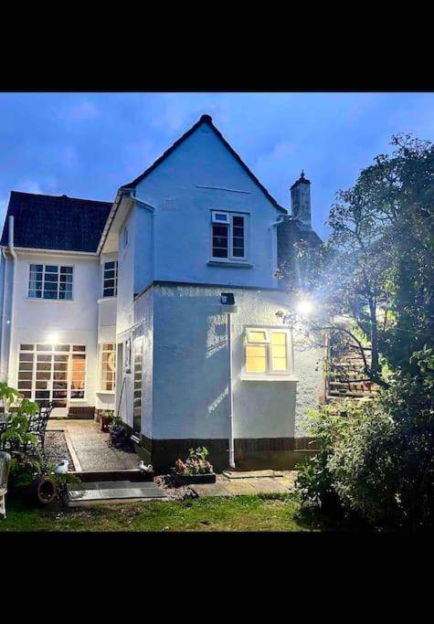 Spacious Semi-Detached Southsea House, Free Parking On Drive Portsmouth Luaran gambar