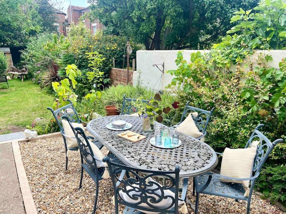 Spacious Semi-Detached Southsea House, Free Parking On Drive Portsmouth Luaran gambar