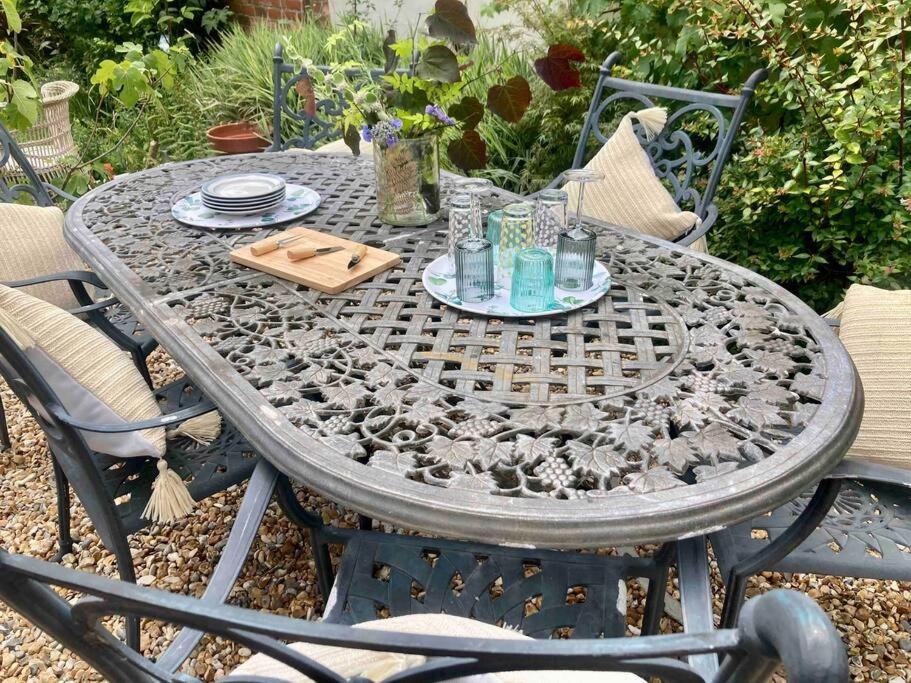 Spacious Semi-Detached Southsea House, Free Parking On Drive Portsmouth Luaran gambar