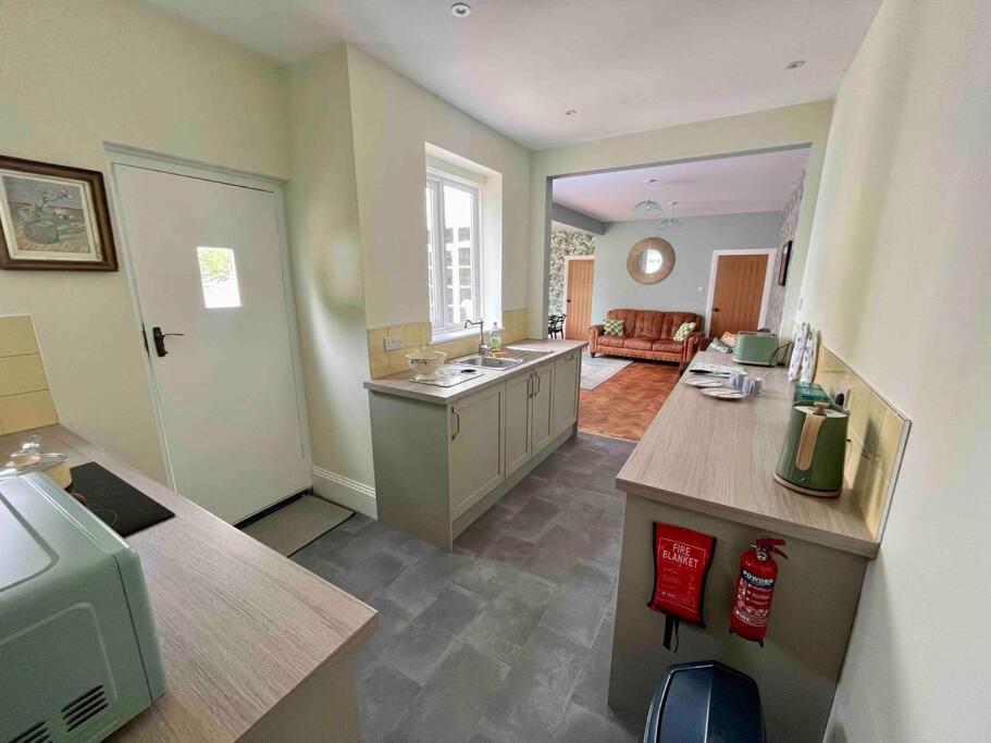 Spacious Semi-Detached Southsea House, Free Parking On Drive Portsmouth Luaran gambar