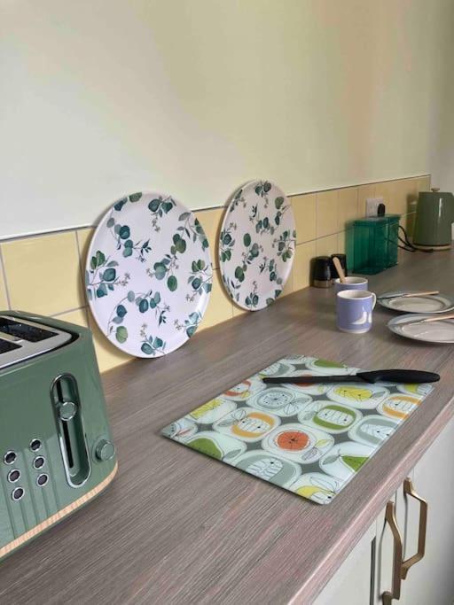 Spacious Semi-Detached Southsea House, Free Parking On Drive Portsmouth Luaran gambar