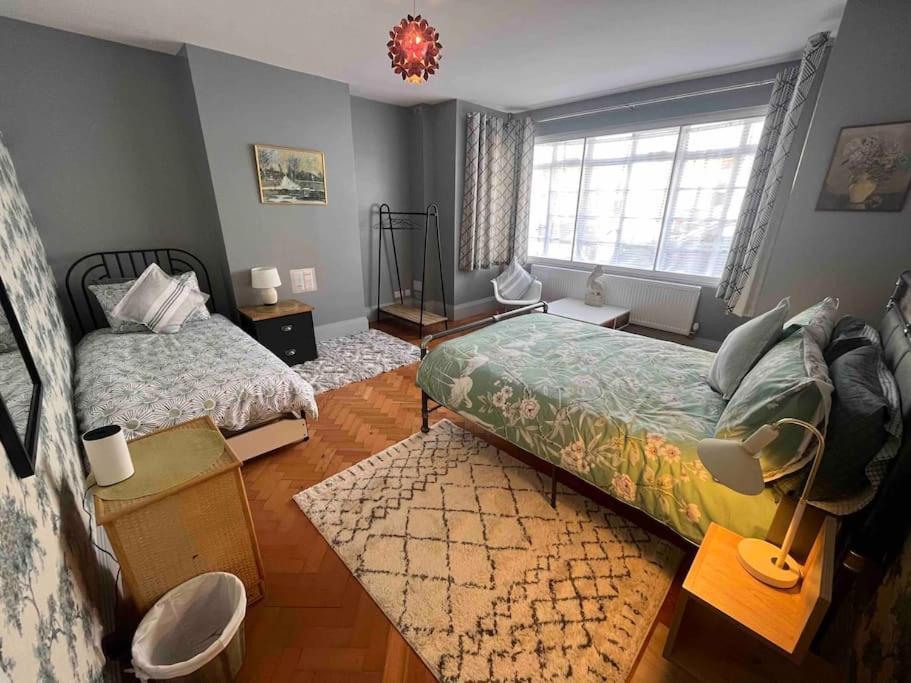 Spacious Semi-Detached Southsea House, Free Parking On Drive Portsmouth Luaran gambar